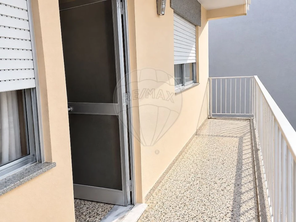 Apartamento T2 para Venda em Vilar de Andorinho Foto 9