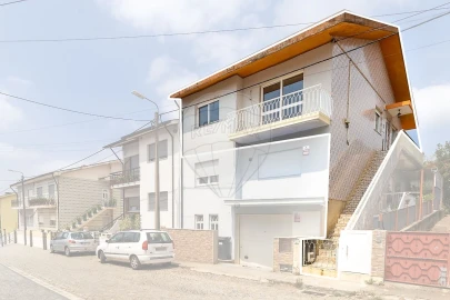 Moradia T3 para Arrendamento em Alfena