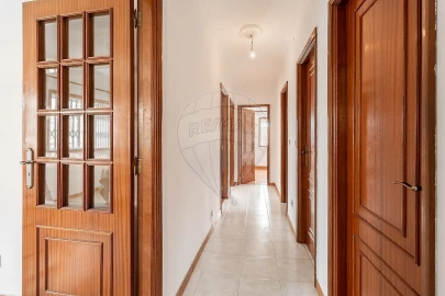 Moradia T3 para Arrendamento em Alfena