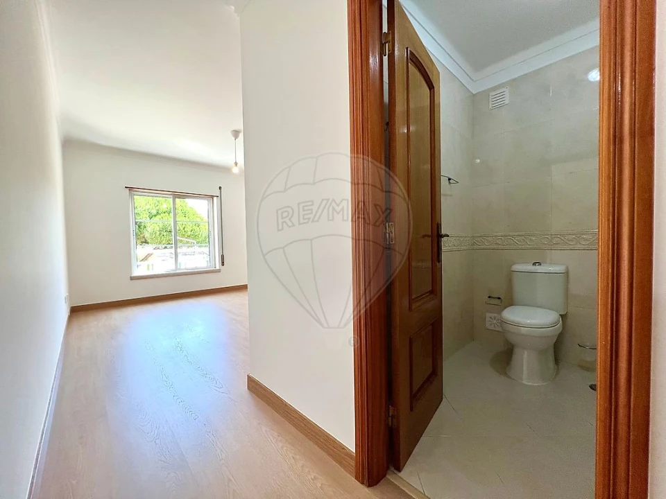 Apartamento T3 para Arrendamento em Santa Maria, São Pedro e Matacães Foto 23