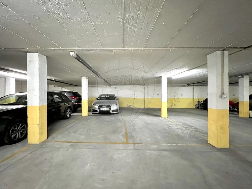 Apartamento T3 para Arrendamento em Santa Maria, São Pedro e Matacães Foto 14