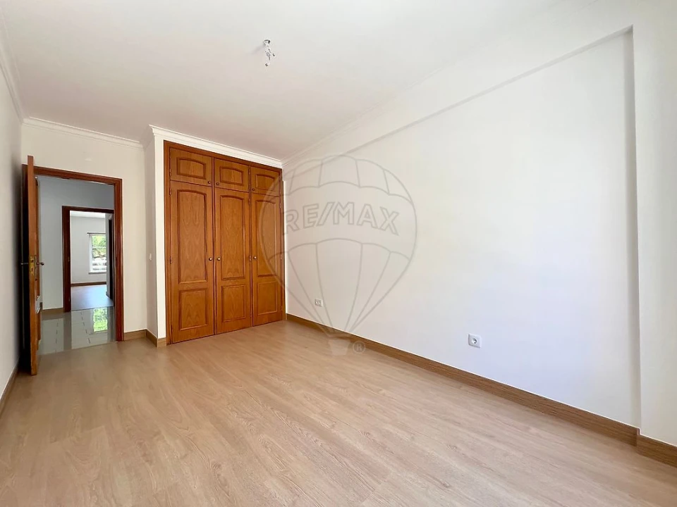 Apartamento T3 para Arrendamento em Santa Maria, São Pedro e Matacães Foto 6