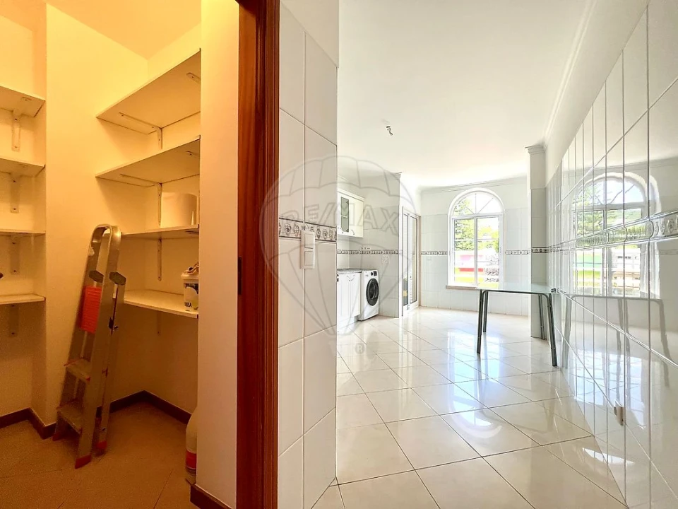 Apartamento T3 para Arrendamento em Santa Maria, São Pedro e Matacães Foto 3
