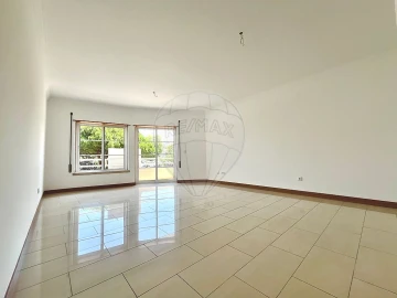 Apartamento T3 para Arrendamento em Santa Maria, São Pedro e Matacães