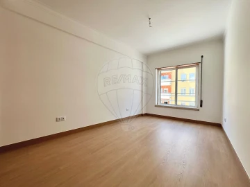 Apartamento T3 para Arrendamento em Santa Maria, São Pedro e Matacães