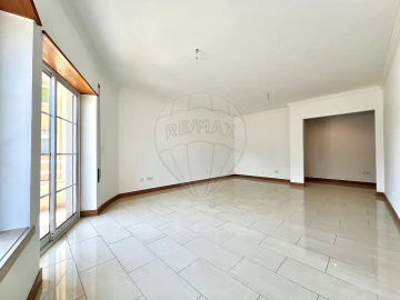 Apartamento T3 para Arrendamento em Santa Maria, São Pedro e Matacães