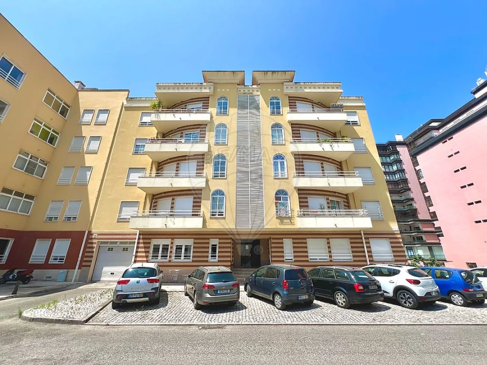 Apartamento T3 para Arrendamento em Santa Maria, São Pedro e Matacães Foto 20