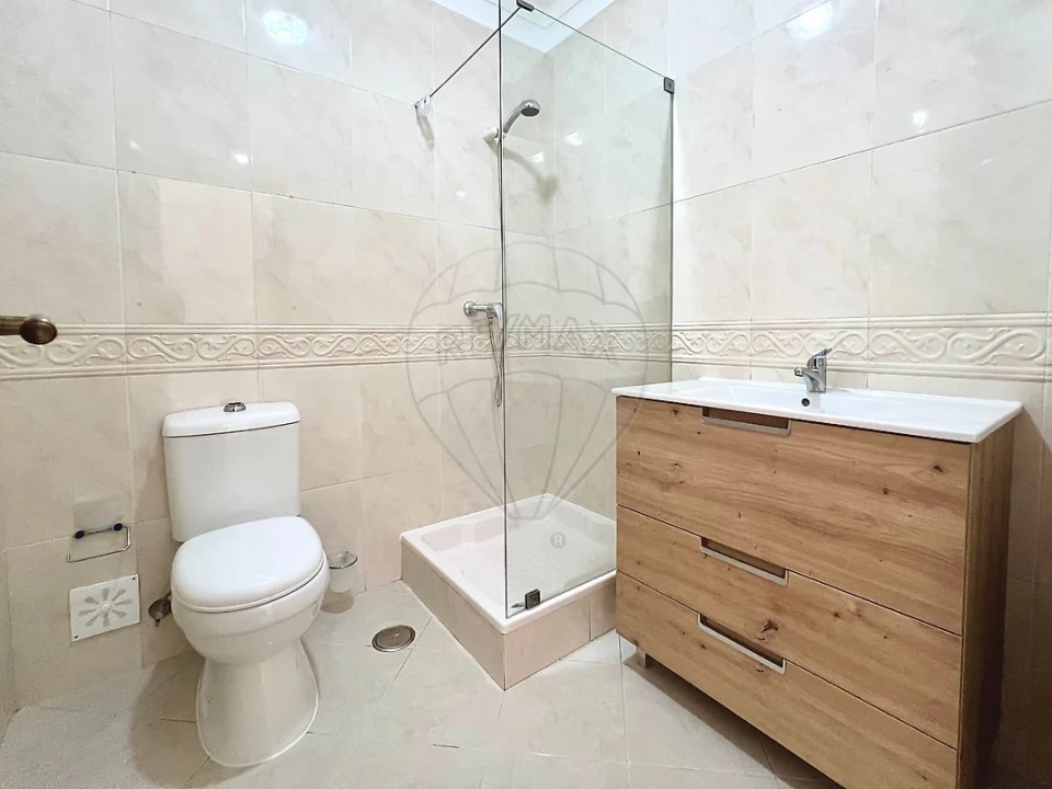 Apartamento T3 para Arrendamento em Santa Maria, São Pedro e Matacães Foto 21