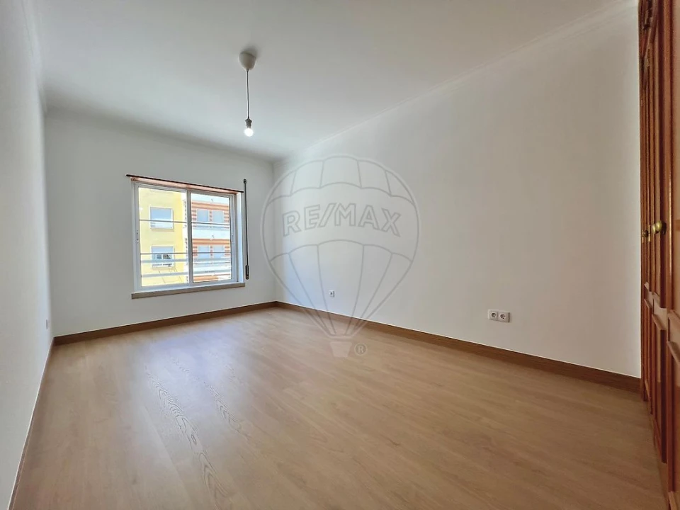 Apartamento T3 para Arrendamento em Santa Maria, São Pedro e Matacães Foto 5