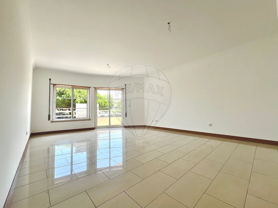 Apartamento T3 para Arrendamento em Santa Maria, São Pedro e Matacães Foto 10