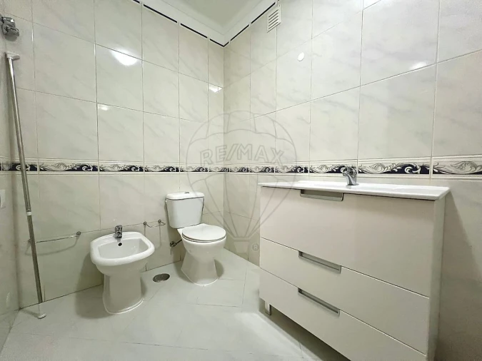 Apartamento T3 para Arrendamento em Santa Maria, São Pedro e Matacães Foto 17