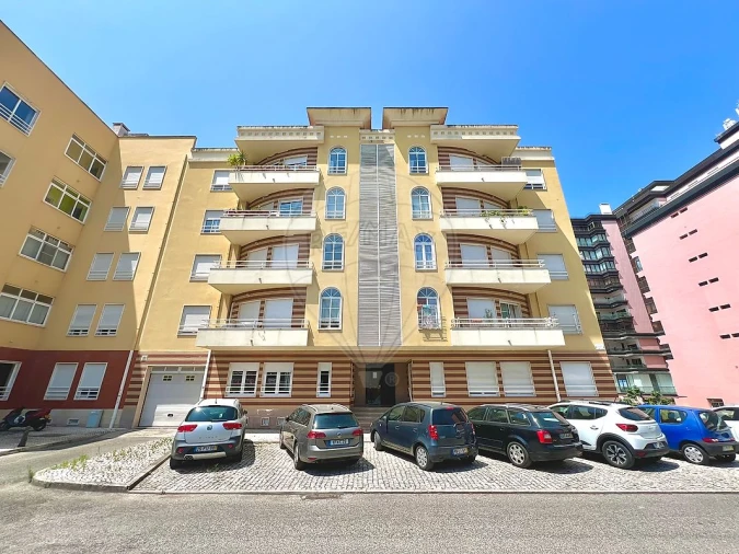 Apartamento T3 para Arrendamento em Santa Maria, São Pedro e Matacães Foto 20