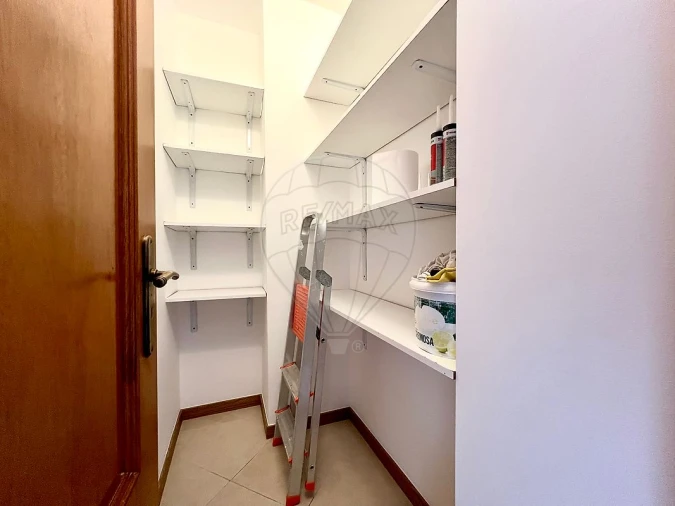Apartamento T3 para Arrendamento em Santa Maria, São Pedro e Matacães Foto 22
