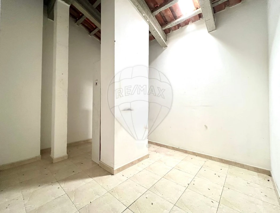 Apartamento T3 para Arrendamento em Santa Maria, São Pedro e Matacães Foto 2