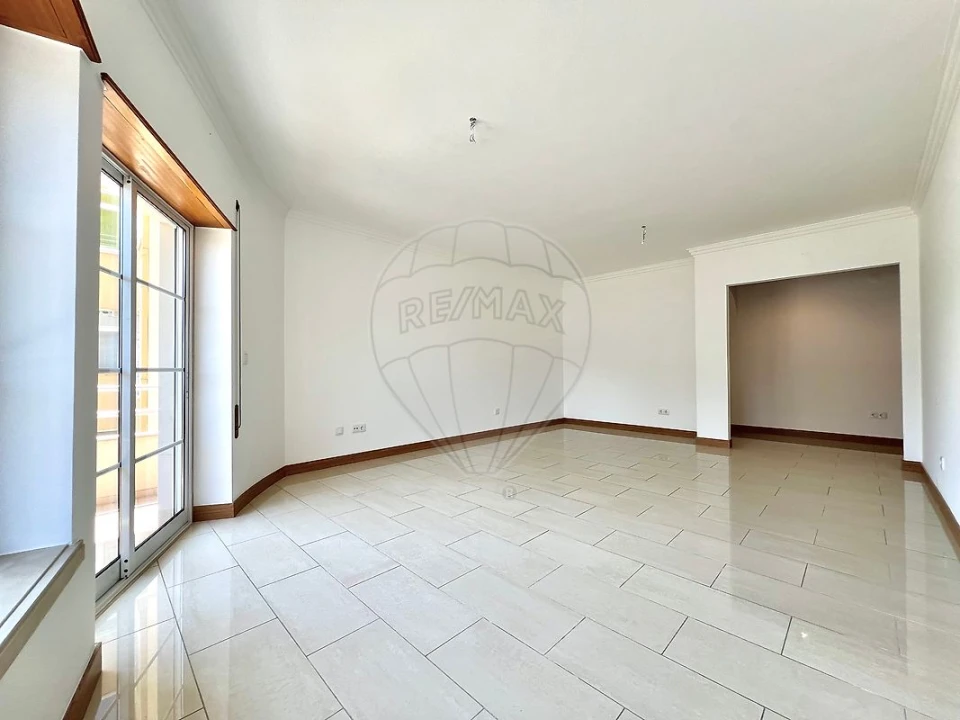 Apartamento T3 para Arrendamento em Santa Maria, São Pedro e Matacães Foto 9