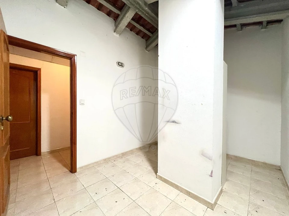 Apartamento T3 para Arrendamento em Santa Maria, São Pedro e Matacães Foto 25