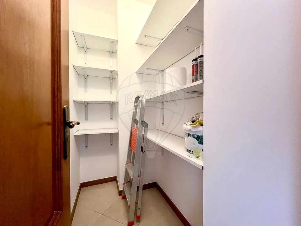 Apartamento T3 para Arrendamento em Santa Maria, São Pedro e Matacães Foto 22