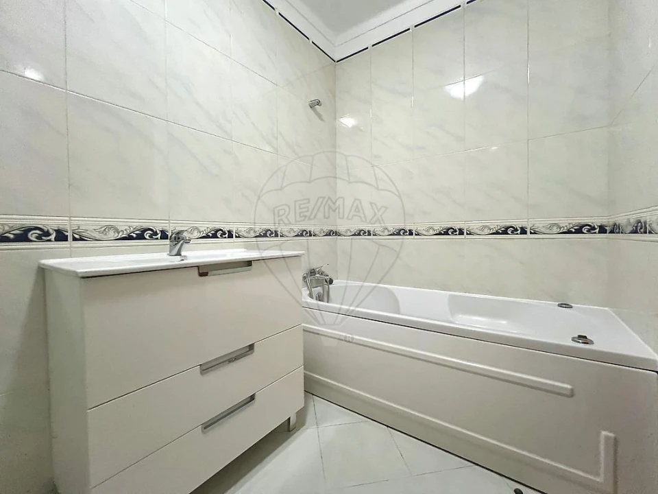 Apartamento T3 para Arrendamento em Santa Maria, São Pedro e Matacães Foto 18
