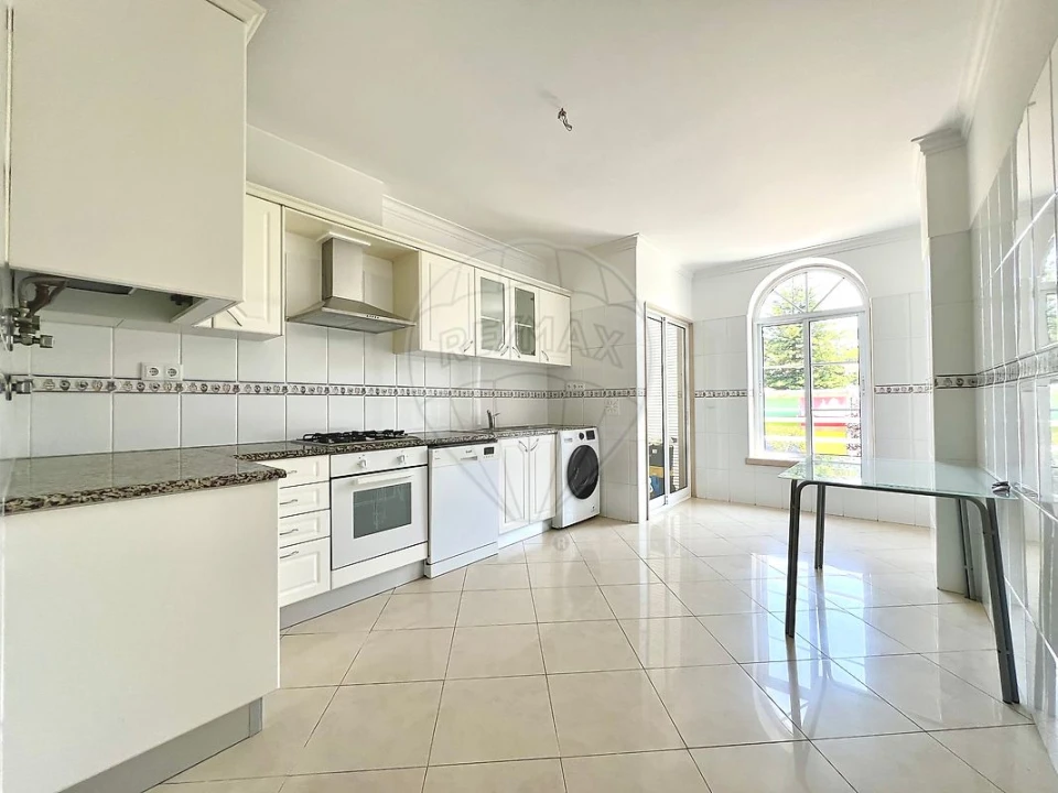 Apartamento T3 para Arrendamento em Santa Maria, São Pedro e Matacães Foto 4