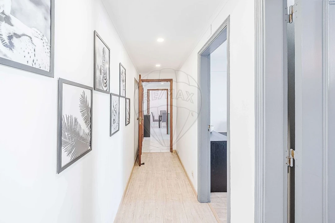 Apartamento T2 para Venda em Rio de Mouro Foto 23