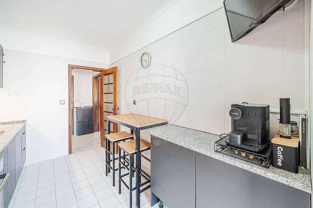 Apartamento T2 para Venda em Rio de Mouro Foto 34