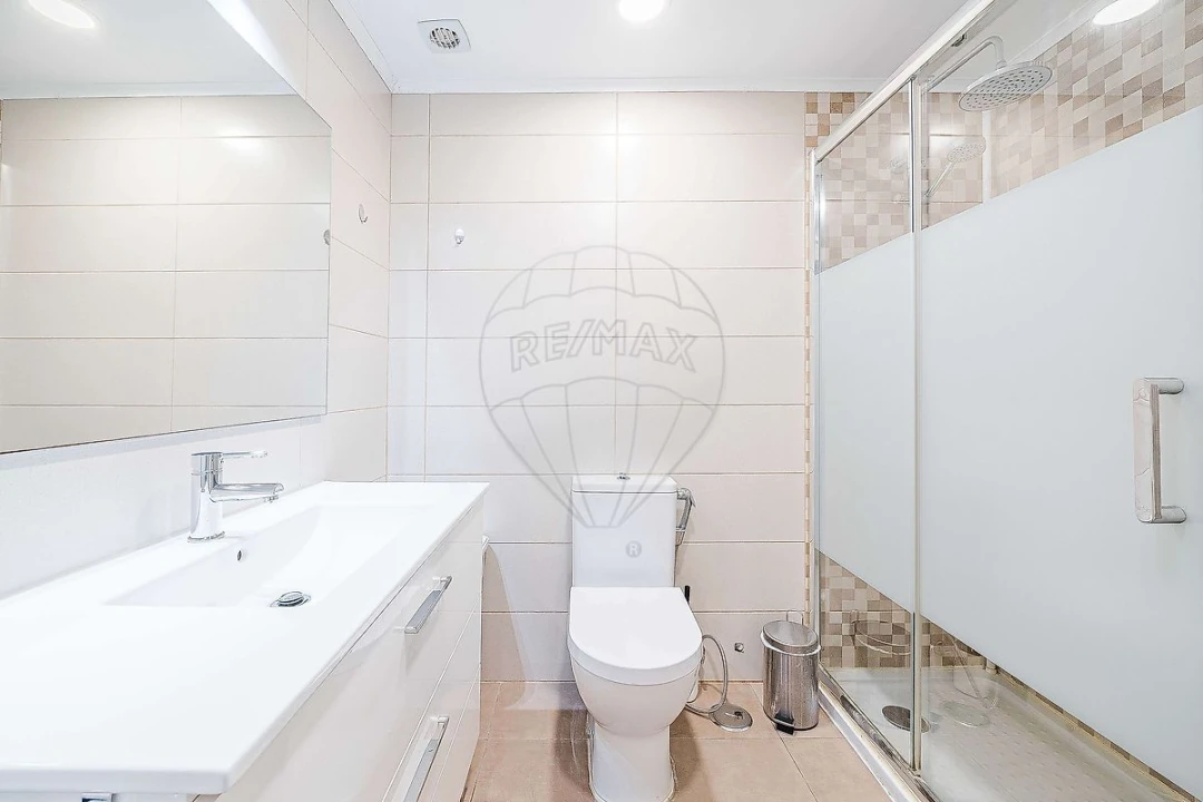 Apartamento T2 para Venda em Rio de Mouro Foto 11