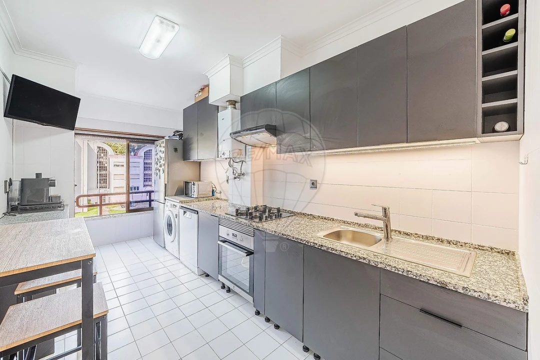Apartamento T2 para Venda em Rio de Mouro Foto 28