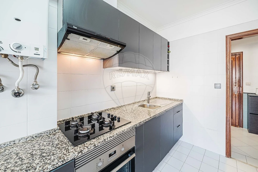Apartamento T2 para Venda em Rio de Mouro Foto 38