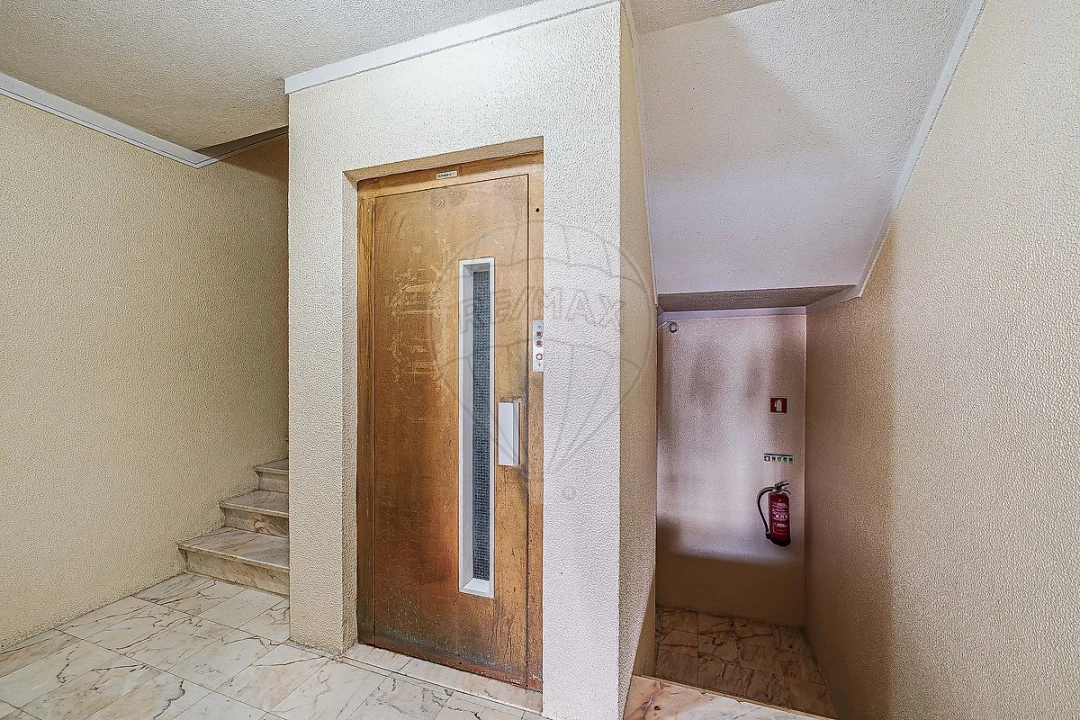 Apartamento T2 para Venda em Rio de Mouro Foto 41