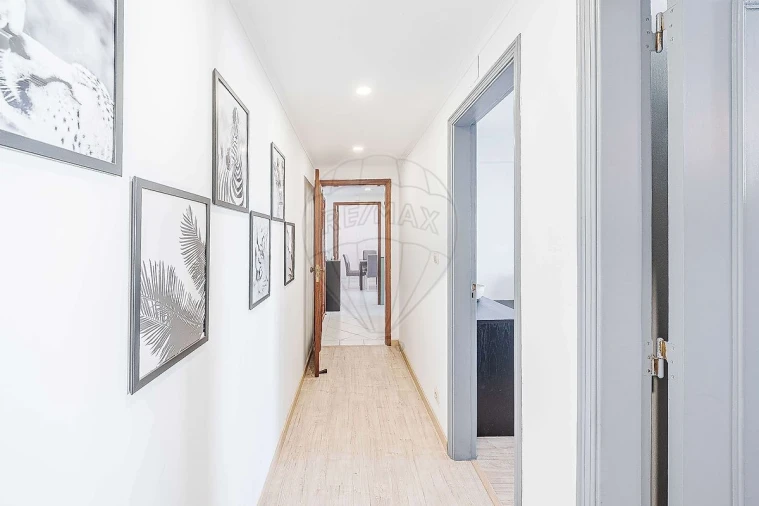 Apartamento T2 para Venda em Rio de Mouro Foto 23