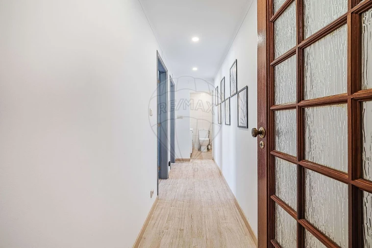 Apartamento T2 para Venda em Rio de Mouro Foto 7