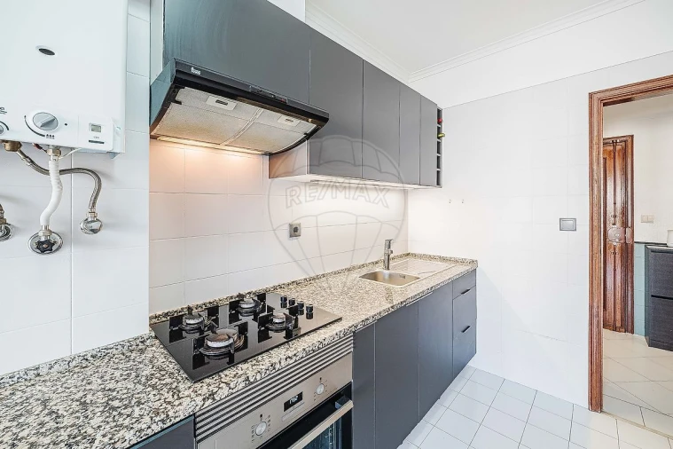 Apartamento T2 para Venda em Rio de Mouro Foto 38