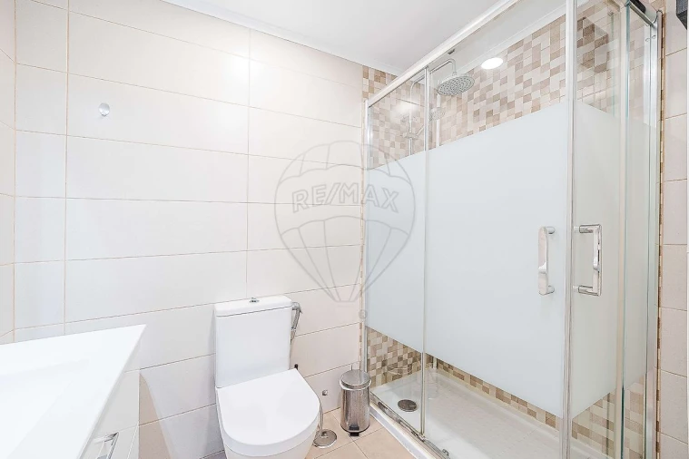 Apartamento T2 para Venda em Rio de Mouro Foto 13