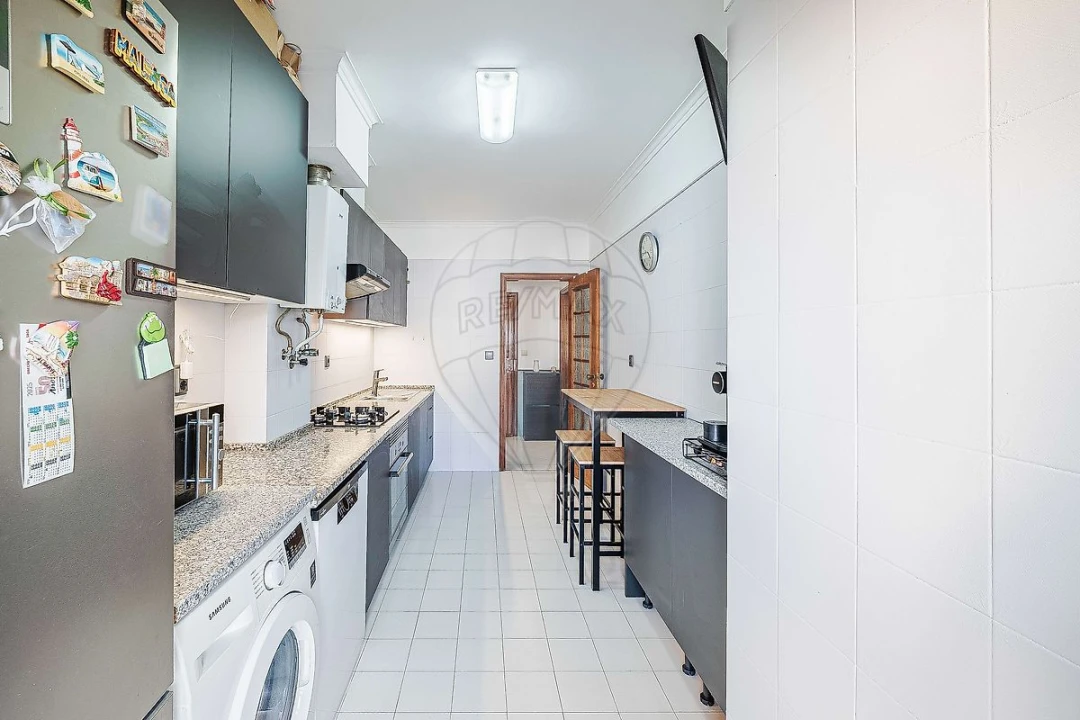 Apartamento T2 para Venda em Rio de Mouro Foto 37
