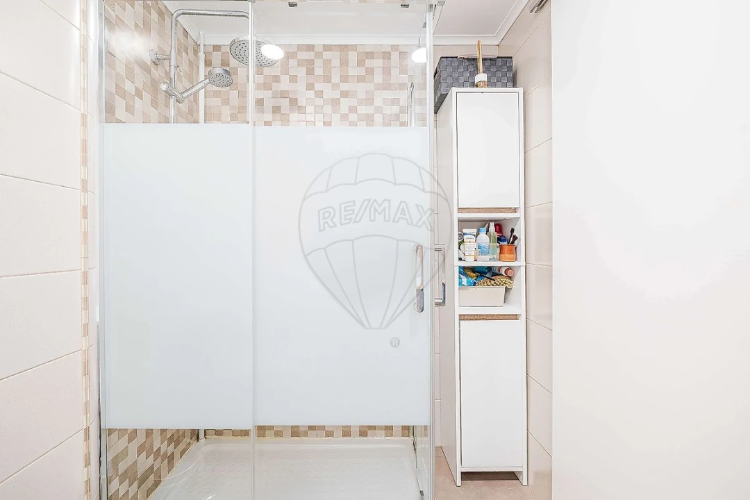 Apartamento T2 para Venda em Rio de Mouro Foto 15