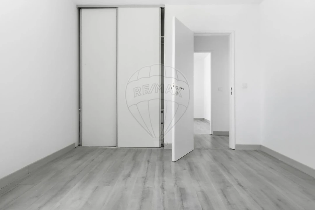 Apartamento T2 para Venda em Santo António dos Cavaleiros e Frielas Foto 1