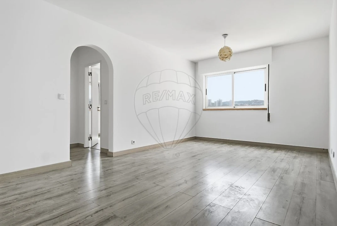 Apartamento T2 para Venda em Santo António dos Cavaleiros e Frielas Foto 6