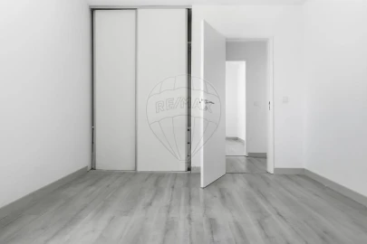 Apartamento T2 para Venda em Santo António dos Cavaleiros e Frielas