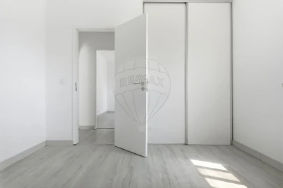 Apartamento T2 para Venda em Santo António dos Cavaleiros e Frielas