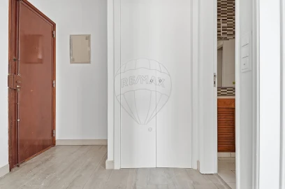 Apartamento T2 para Venda em Santo António dos Cavaleiros e Frielas
