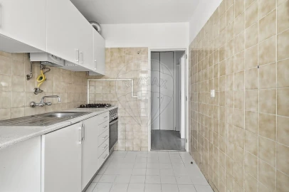 Apartamento T2 para Venda em Santo António dos Cavaleiros e Frielas