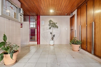 Apartamento T2 para Venda em Santo António dos Cavaleiros e Frielas