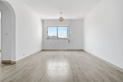 Apartamento T2 para Venda em Santo António dos Cavaleiros e Frielas