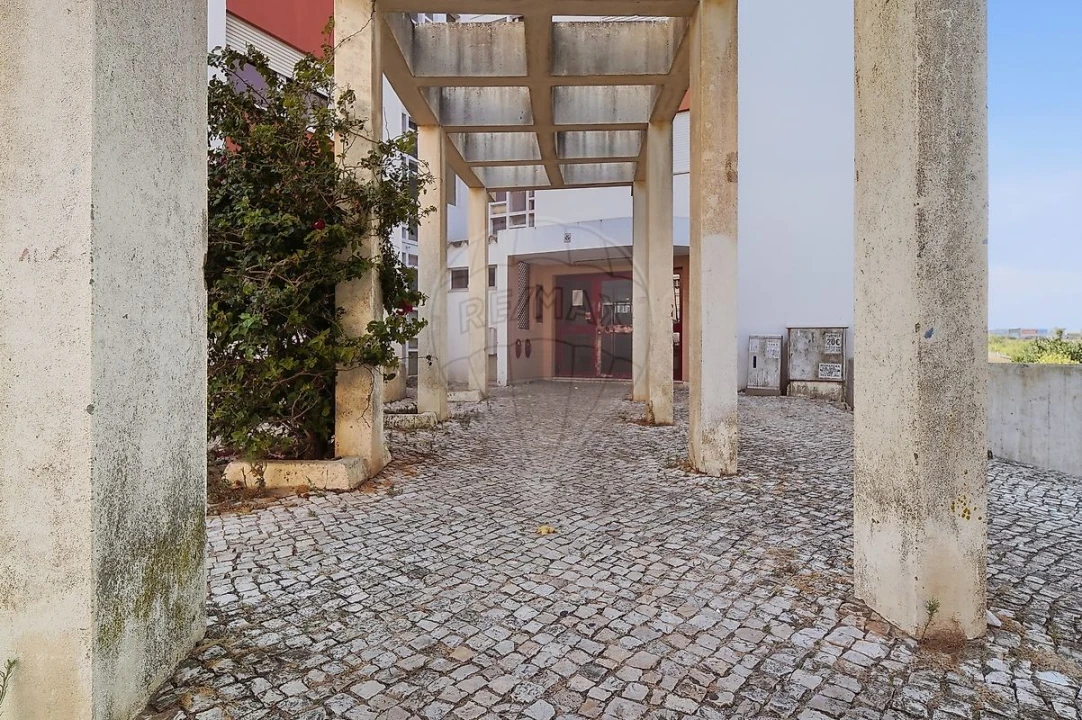 Apartamento T2 para Venda em Santo António dos Cavaleiros e Frielas Foto 15