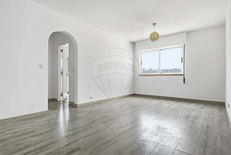 Apartamento T2 para Venda em Santo António dos Cavaleiros e Frielas Foto 6