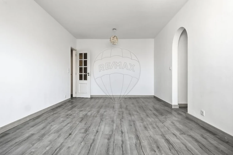 Apartamento T2 para Venda em Santo António dos Cavaleiros e Frielas Foto 7