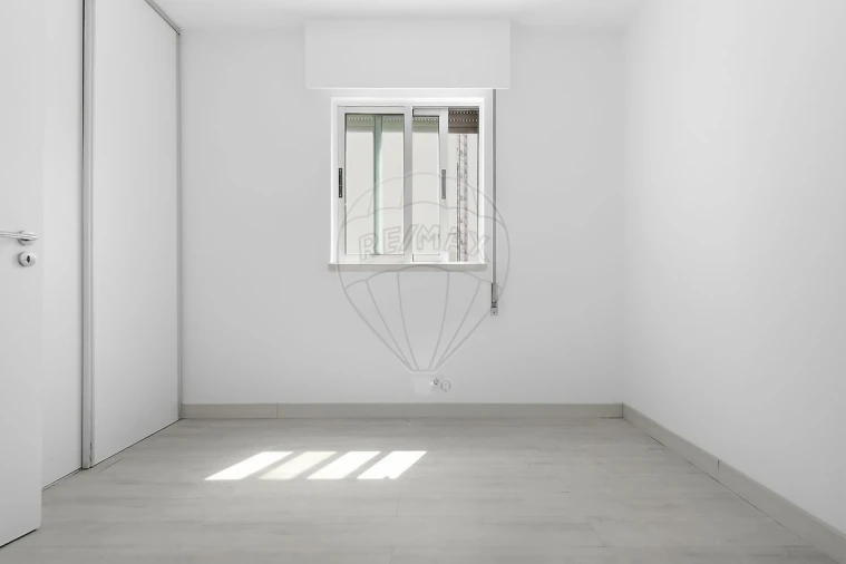 Apartamento T2 para Venda em Santo António dos Cavaleiros e Frielas Foto 3