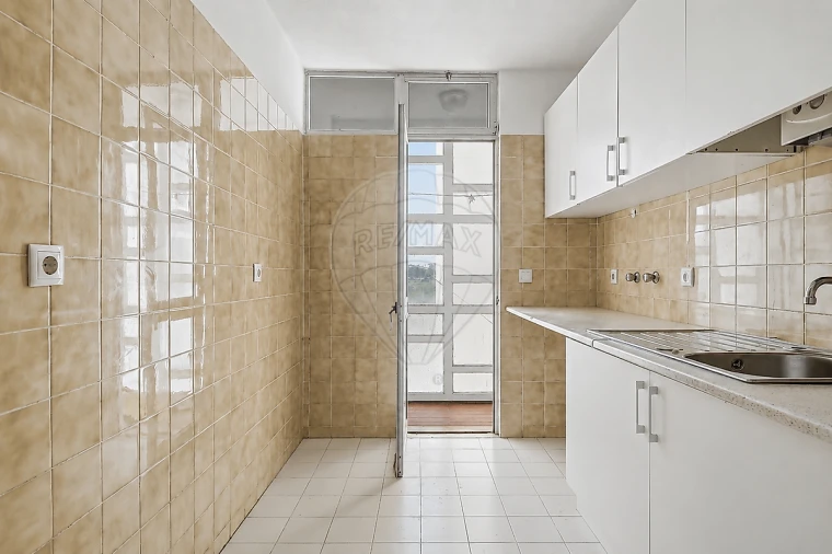 Apartamento T2 para Venda em Santo António dos Cavaleiros e Frielas Foto 8