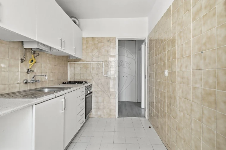 Apartamento T2 para Venda em Santo António dos Cavaleiros e Frielas Foto 11