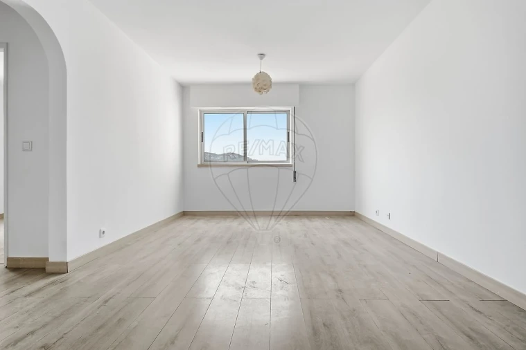Apartamento T2 para Venda em Santo António dos Cavaleiros e Frielas Foto 5